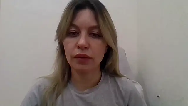 Snapshot of Little_Milf_5 chatting on 11.17.25 Little Milf 5 online show from 11.17.25