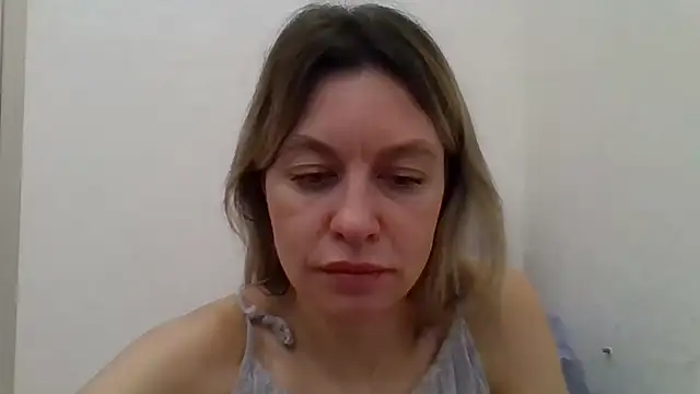 Snapshot of Little_Milf_5 chatting on 11.26.25 Little Milf 5 online show from 11.26.25