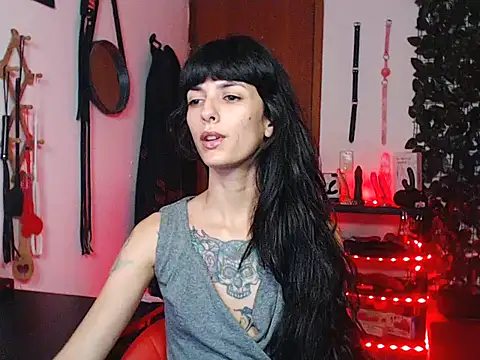 Snapshot of CarrieBurton chatting on 10.29.25 CarrieBurton online show from 10.29.25