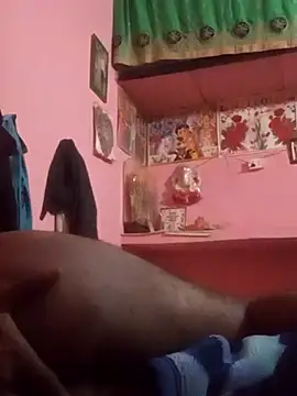 Snapshot of hdtvuy chatting on 10.31.25 hdtvuy online show from 10.31.25