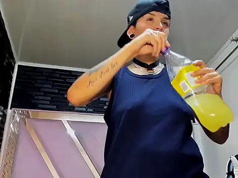 Snapshot of SubGirlRs chatting on 10.30.25 SubGirlRs online show from 10.30.25