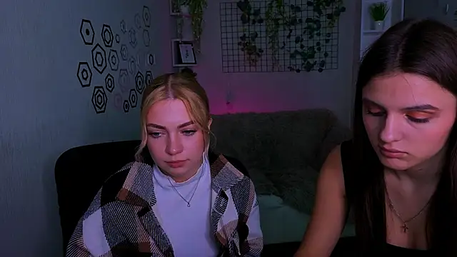 lisa dark  online show from 05.12.26