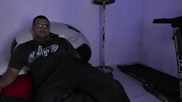 Snapshot of LucassFoster chatting on 11.07.25 LucassFoster online show from 11.07.25