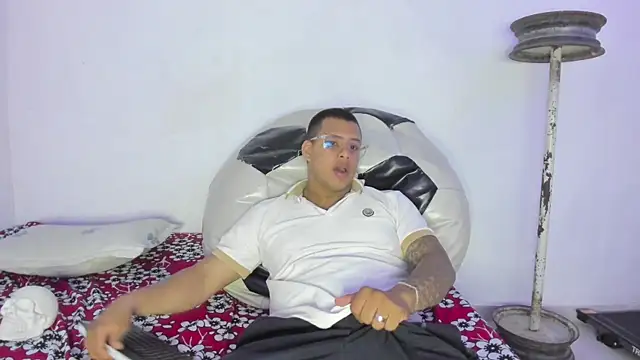 Snapshot of LucassFoster chatting on 11.12.25 LucassFoster online show from 11.12.25