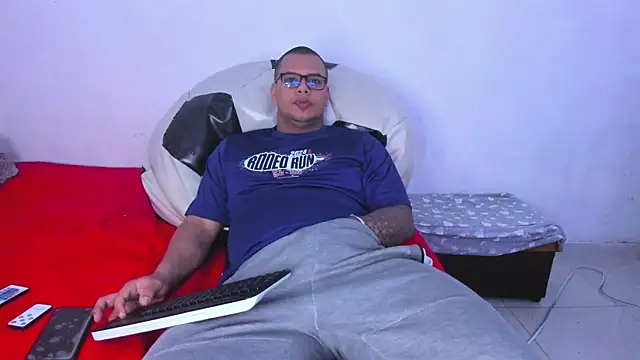 Snapshot of LucassFoster chatting on 12.16.25 LucassFoster online show from 12.16.25