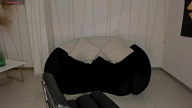 LaurentRosse1 online show from 05.04.26
