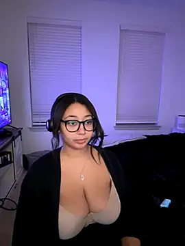 Snapshot of minha_baby chatting on 11.02.25 minha baby online show from 11.02.25