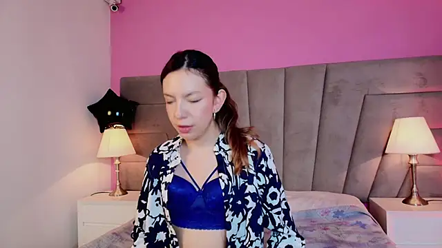 Snapshot of kittyblooms chatting on 11.29.25 kittyblooms online show from 11.29.25