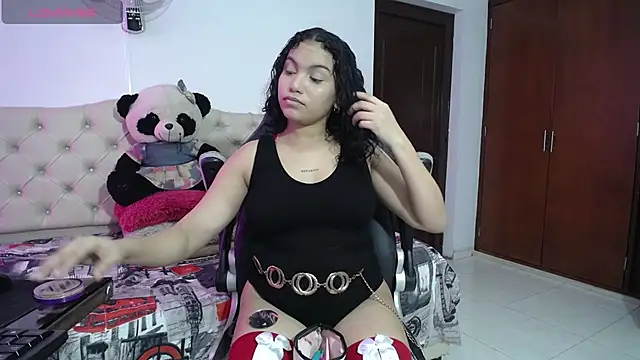 Snapshot of valeria_martinez19 chatting on 06.13.26 valeria martinez19 online show from 06.13.26