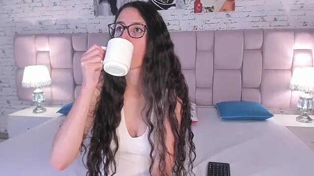 Snapshot of GirafMusic chatting on 11.19.25 GirafMusic online show from 11.19.25