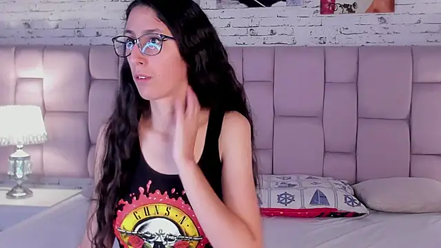 Snapshot of GirafMusic chatting on 11.20.25 GirafMusic online show from 11.20.25