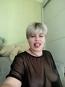 Snapshot of MilkySky chatting on 11.14.25 MilkySky online show from 11.14.25