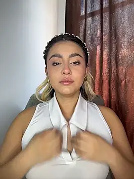 Elina Hills online show from 04.22.26