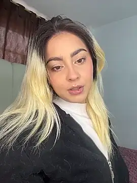 Elina Hills online show from 04.23.26