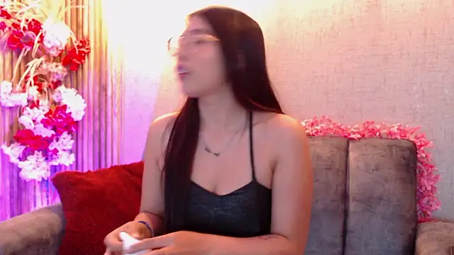 Snapshot of Valk_submissive chatting on 02.12.26 Valk submissive online show from 02.12.26