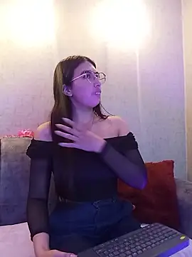 Snapshot of Valk_submissive chatting on 02.13.26 Valk submissive online show from 02.13.26