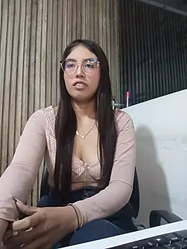 Snapshot of Valk_submissive chatting on 03.10.26 Valk submissive online show from 03.10.26