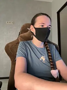 ZlatoslavaLo online show from 11.13.25