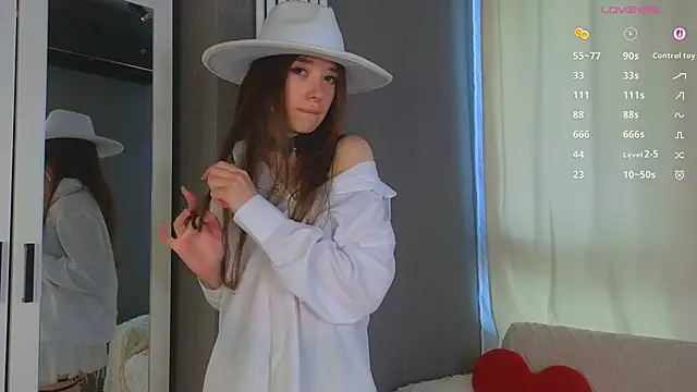 Snapshot of tinyanie chatting on 06.12.26 tinyanie online show from 06.12.26