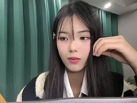 Snapshot of Angela-172 chatting on 11.03.25 Angela-172 online show from 11.03.25