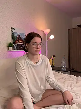 HotMilkis online show from 11.02.25