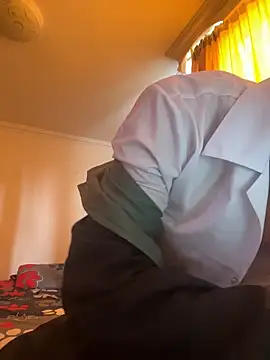 Snapshot of Itsllua21 chatting on 10.30.25 Itsllua21 online show from 10.30.25