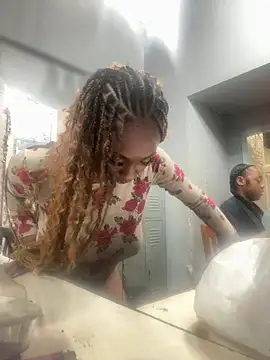 MadameMuse online show from 04.21.26