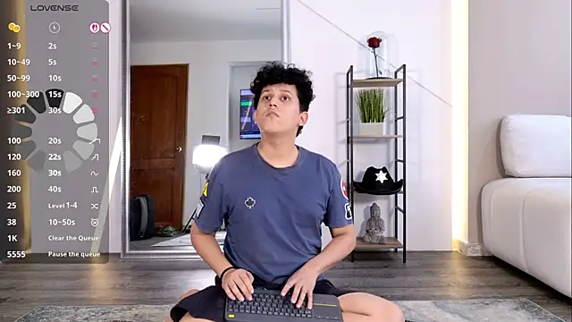 Snapshot of DamianVice chatting on 11.01.25 DamianVice online show from 11.01.25