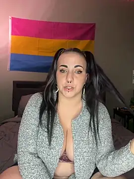 Snapshot of Chaos_Reign chatting on 11.08.25 Chaos Reign online show from 11.08.25