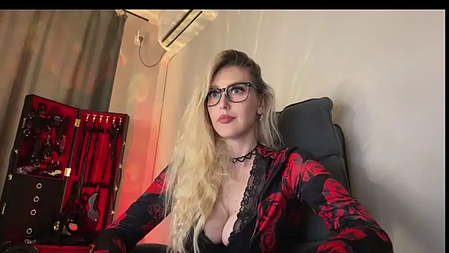 Snapshot of Liya_Liss chatting on 04.14.26 Liya Liss online show from 04.14.26