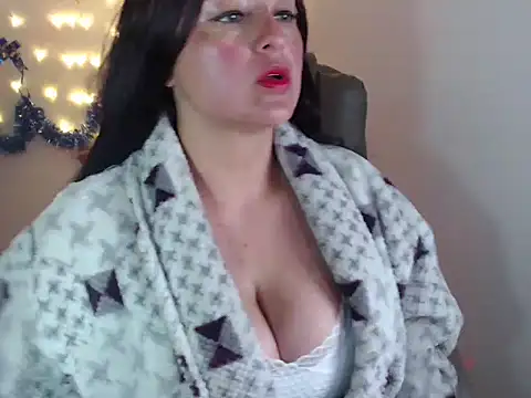 Snapshot of kristelltender1 chatting on 12.21.25 kristelltender1 online show from 12.21.25