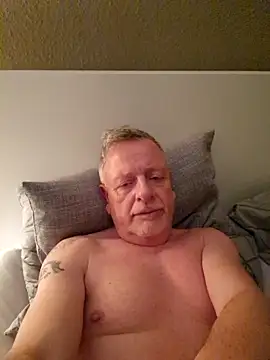 Dennislover007 online show from 12.20.25