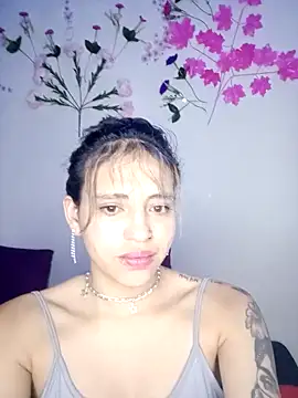 Snapshot of BellaChiquis_ chatting on 11.26.25 BellaChiquis online show from 11.26.25