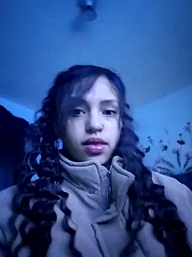 Snapshot of BellaChiquis_ chatting on 12.21.25 BellaChiquis online show from 12.21.25