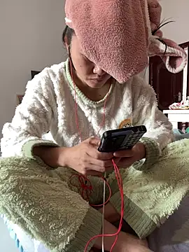 Snapshot of daaqnn chatting on 11.17.25 daaqnn online show from 11.17.25