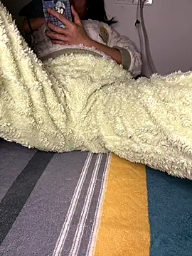 Snapshot of daaqnn chatting on 12.16.25 daaqnn online show from 12.16.25