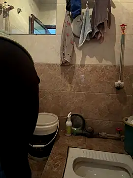 Snapshot of daaqnn chatting on 12.18.25 daaqnn online show from 12.18.25