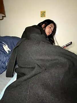 Snapshot of daaqnn chatting on 12.19.25 daaqnn online show from 12.19.25