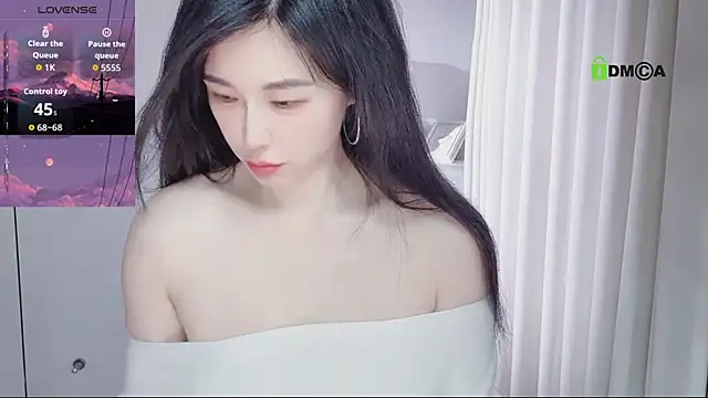 Snapshot of YunShan-33 chatting on 05.06.26 YunShan-33 online show from 05.06.26