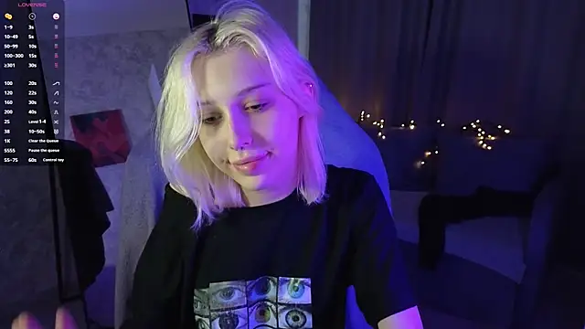 Snapshot of goth__tv chatting on 11.30.25 goth tv online show from 11.30.25