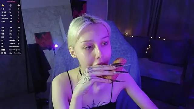 Snapshot of goth__tv chatting on 12.04.25 goth tv online show from 12.04.25