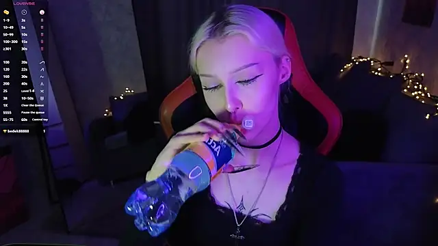 Snapshot of goth__tv chatting on 12.21.25 goth tv online show from 12.21.25