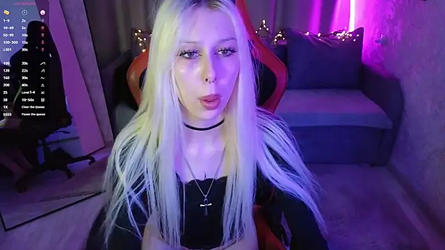 Snapshot of goth__tv chatting on 01.10.26 goth tv online show from 01.10.26