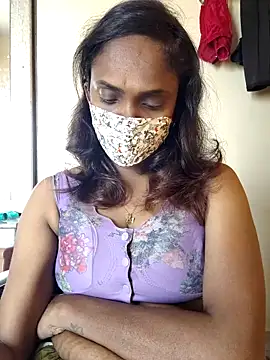 Snapshot of Queen-dhivya chatting on 03.06.26 Queen-dhivya online show from 03.06.26