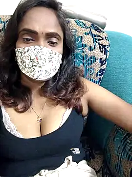 Snapshot of Queen-dhivya chatting on 03.07.26 Queen-dhivya online show from 03.07.26