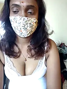 Snapshot of Queen-dhivya chatting on 03.08.26 Queen-dhivya online show from 03.08.26