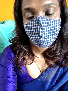 Snapshot of Queen-dhivya chatting on 03.26.26 Queen-dhivya online show from 03.26.26