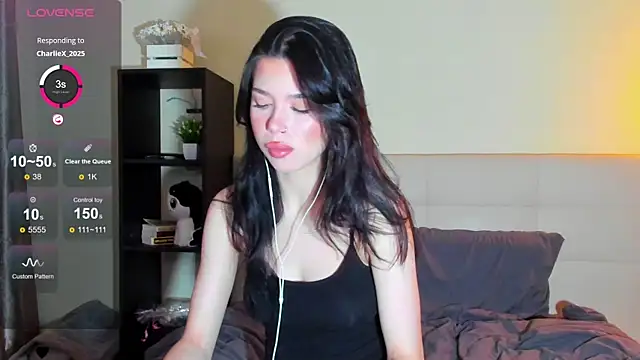 Snapshot of Tune_Godnesss chatting on 07.15.26 Tune Godnesss online show from 07.15.26