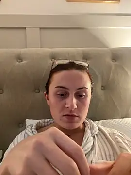 EmLovesxx online show from 11.17.25