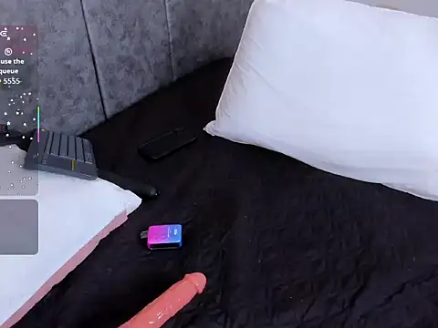 Snapshot of Chaarlotte_09 chatting on 11.15.25 Chaarlotte 09 online show from 11.15.25